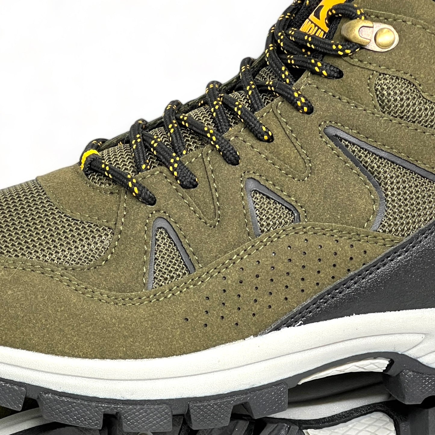 Botas Outdoor Hombre BMH232229 30% OFF 2X300 MIL